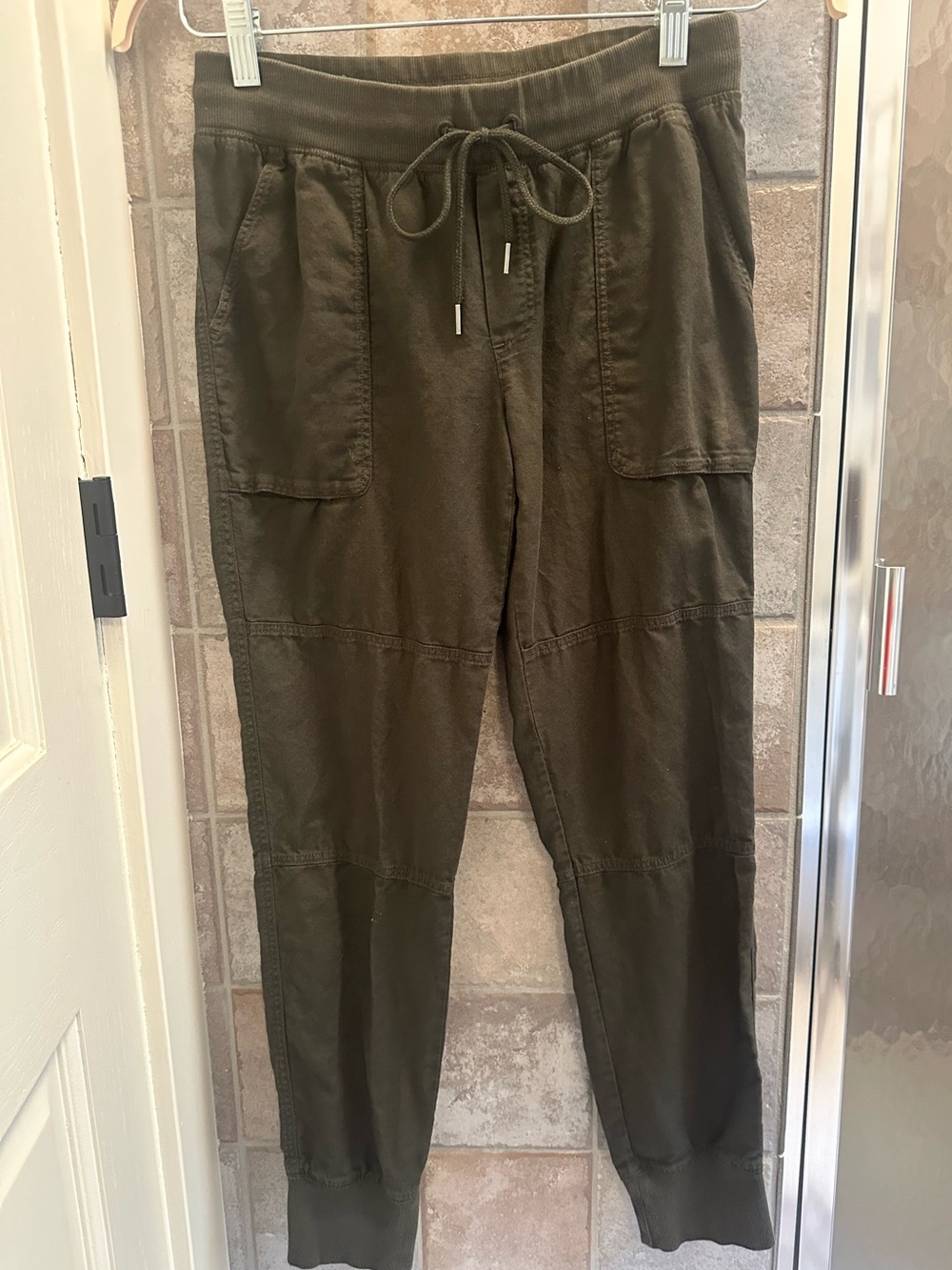 Women’s Aritzia Community Olive Green / Brown Jogger Pants Sz XS